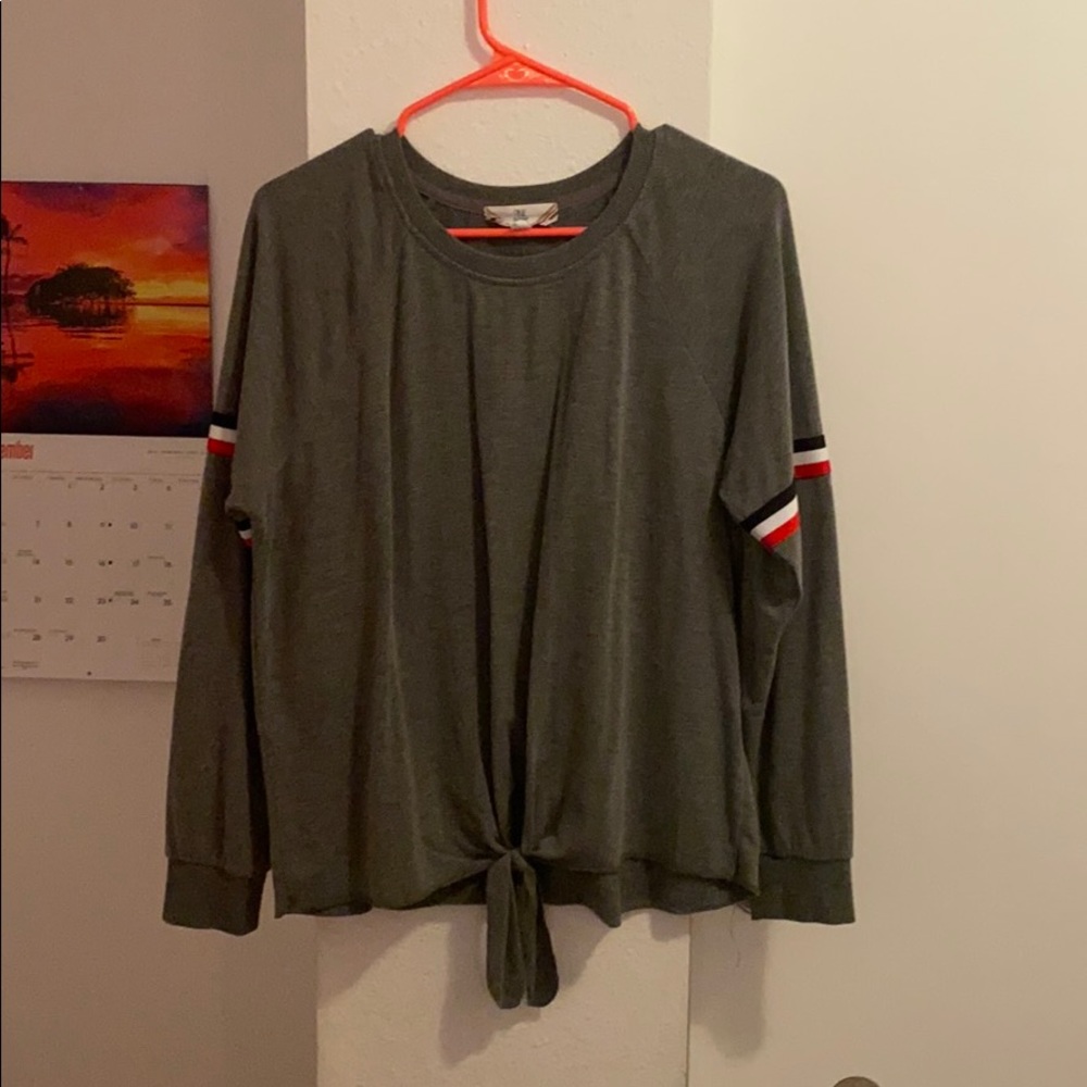 Grey tied long sleeve shirt